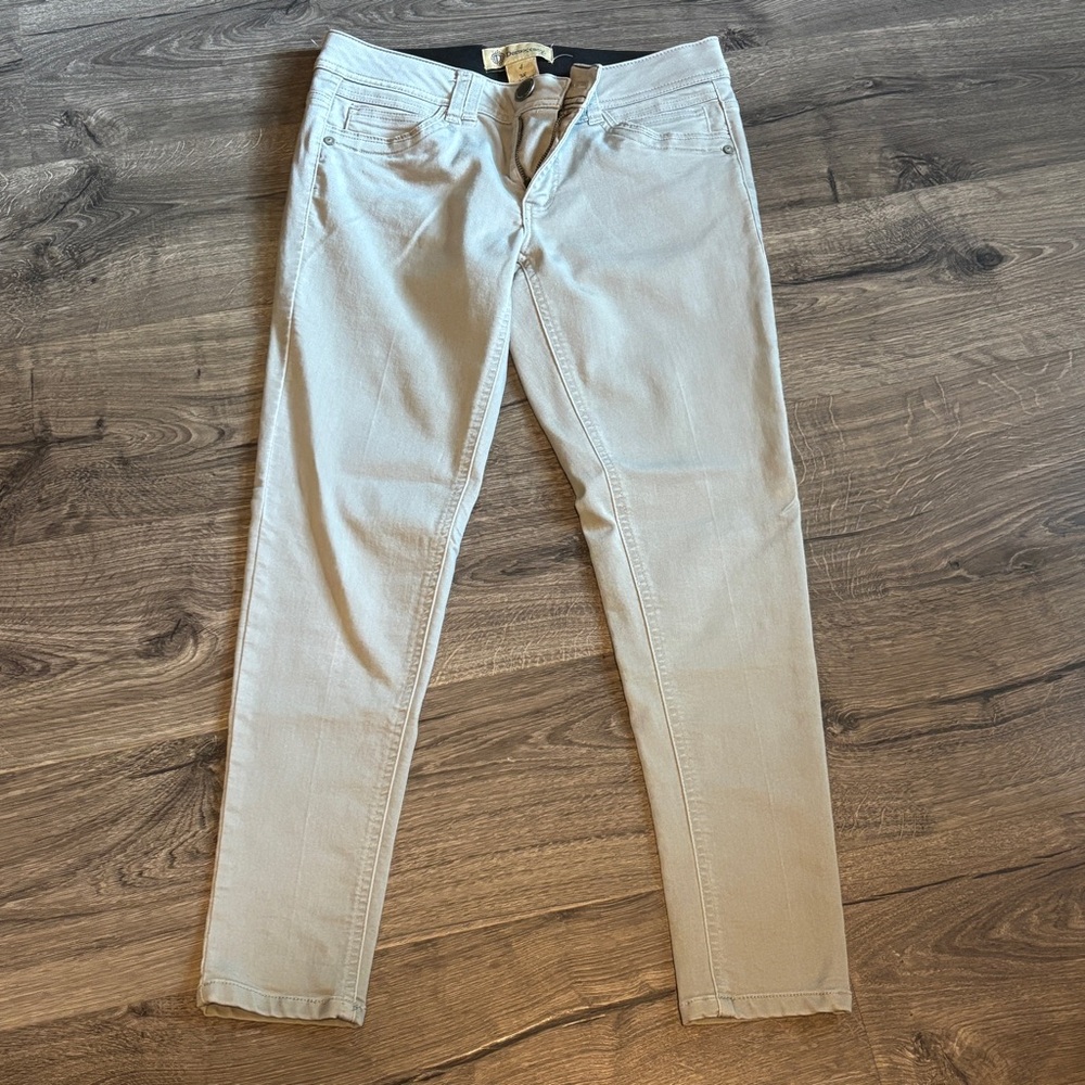 Democracy Women's Light Gray Skinny Jeans